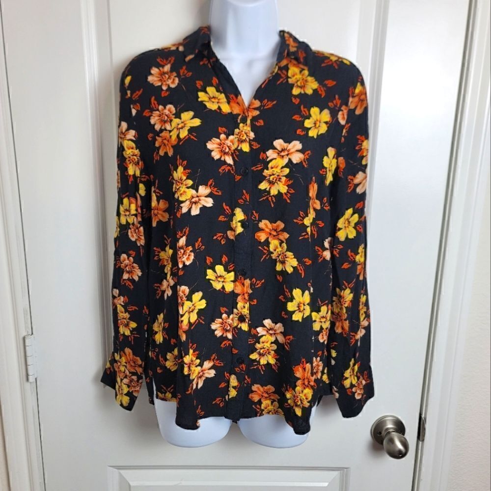 TOPSHOP Crepe Floral Button Down Blouse